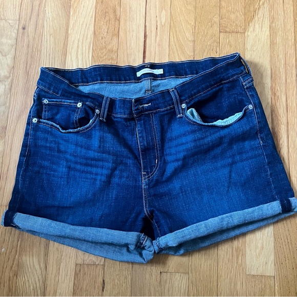 EUC Levi’s Women’s Mid Length Shorts Size 34 - Picture 3 of 5